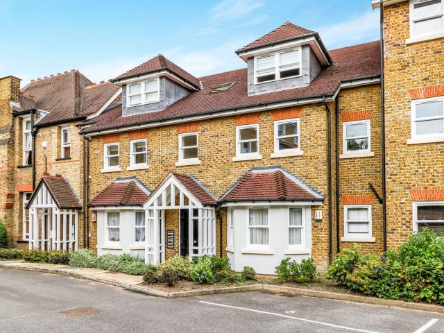 Apartment to rent in Ravens Close, Surbiton, KT6 | Leaders