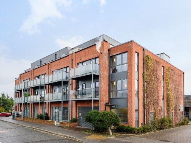 Apartment to rent in Red Square, 2 Red Lion Road, Surbiton, KT6 | Leaders