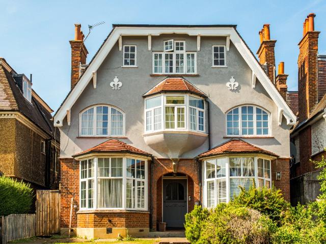 apartment to rent in Rodway Road, Roehampton, London, SW15
