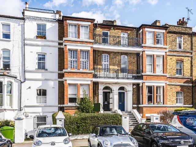 apartment to rent in Rosendale Road, West Dulwich, London, SE21