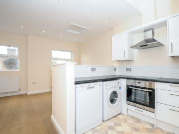 apartment to rent in Rosendale Road, West Dulwich, London, SE21