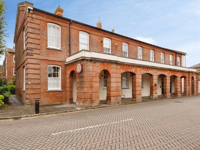 Apartment to rent in Royal Gate, Southsea, Hampshire, PO4 | Leaders