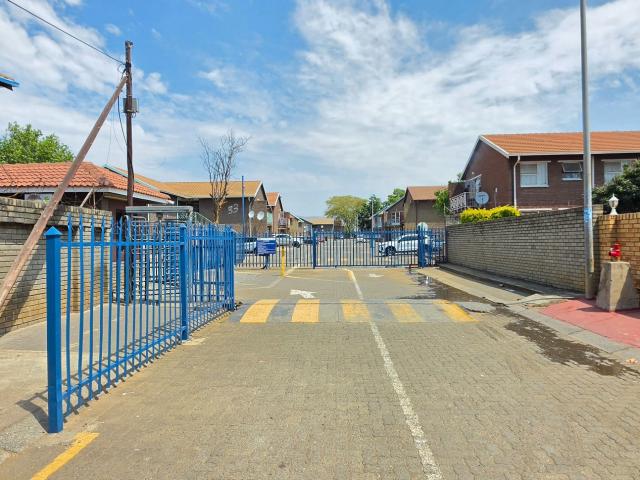 Apartment to rent in Rustenburg North