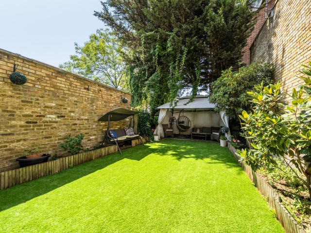 apartment to rent in Salusbury Road, London, NW6