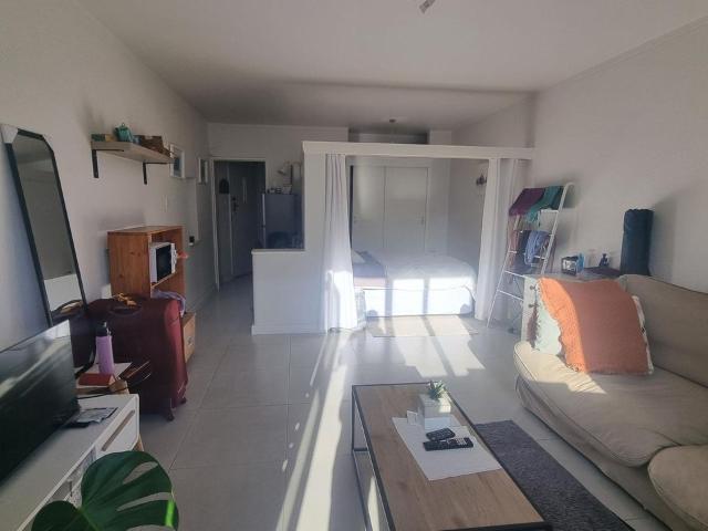 Apartment to rent in Sea Point, Cape Town