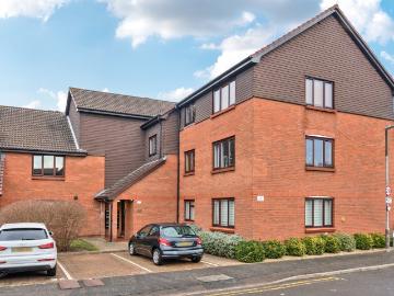 apartment to rent in Shelley Way, London, SW19
