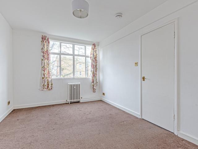 apartment to rent in Shepherds Bush Green, London, W12
