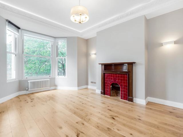 apartment to rent in Shepherds Bush Road, London, W6