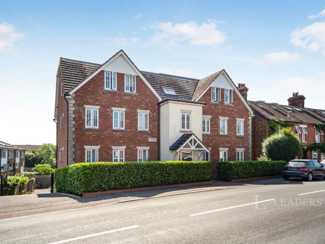 Apartment to rent in Shipbourne Road, Tonbridge, Kent, TN10 | Leaders