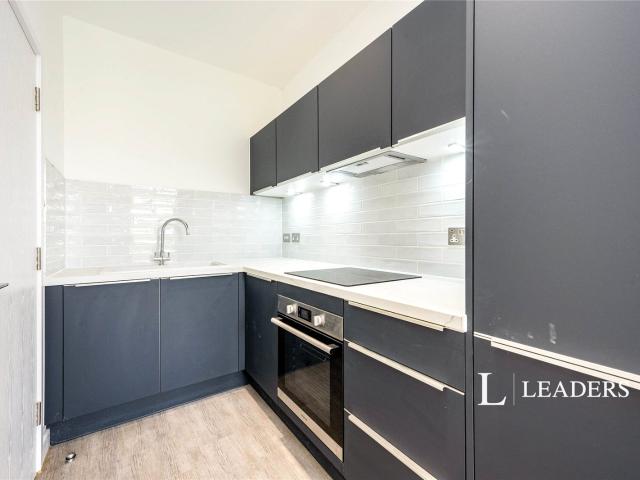 Apartment to rent in Silbury Boulevard, Milton Keynes, Buckinghamshire, MK9 | Leaders