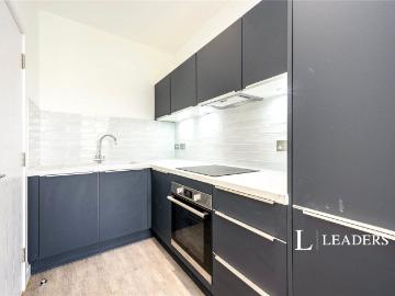 Apartment to rent in Silbury Boulevard, Milton Keynes, Buckinghamshire, MK9 | Leaders