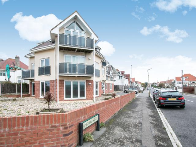 Apartment to rent in Southbourne Overcliff Drive, Bournemouth, BH6 | Leaders