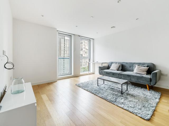 apartment to rent in Southwark Bridge Road, London, SE1