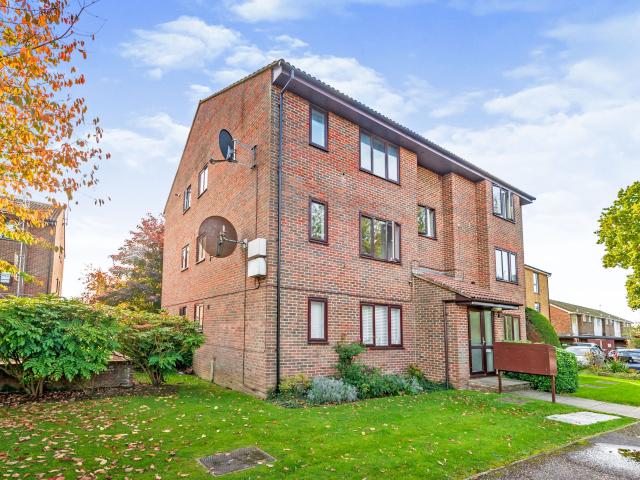 Apartment to rent in Swann Way, Broadbridge Heath, Horsham, RH12 | Leaders