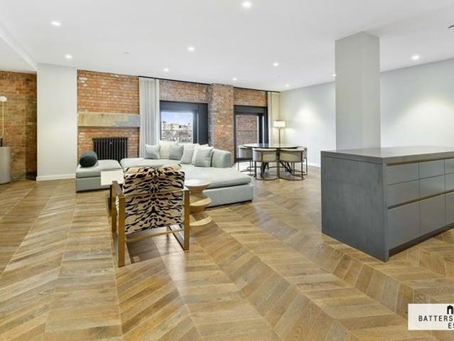 Apartment to rent in Switch House West, Circus Road West, London, SW11
