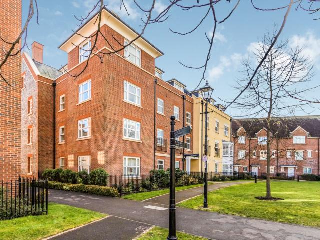 Apartment to rent in St Agnes Place, Chichester, PO19 | Leaders