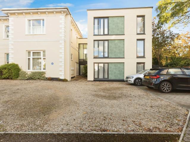 Apartment to rent in St Annes Road, Cheltenham, GL52 | Leaders
