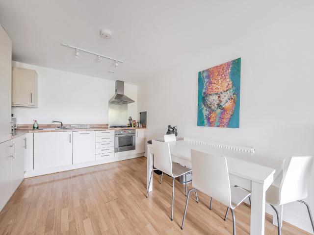 apartment to rent in St George's Grove, London, SW17