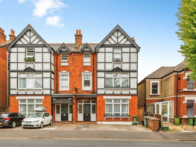 Apartment to rent in St. James Road, Sutton, SM1 | Leaders