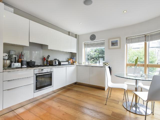apartment to rent in St John's Hill, London, SW11