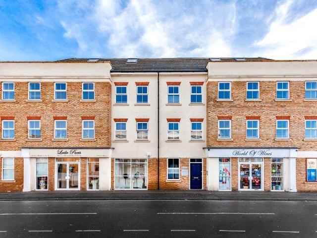 Apartment to rent in Station Road, Horley, Surrey, RH6 | Leaders