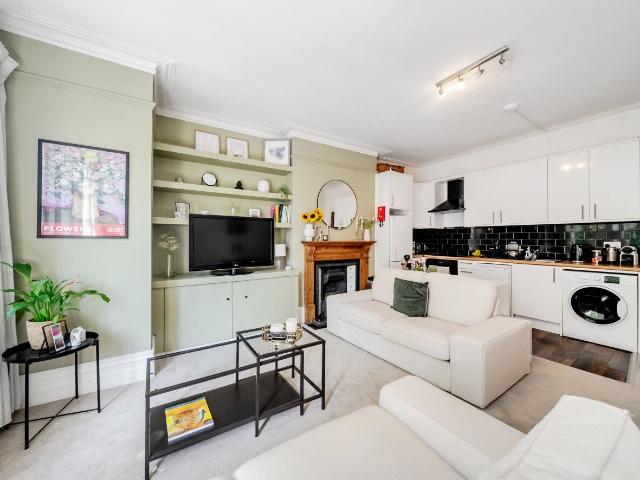 apartment to rent in Streathbourne Road, Balham, London, SW17