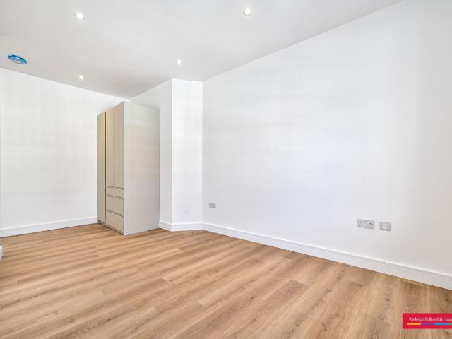 apartment to rent in Summerland Gardens, London, N10