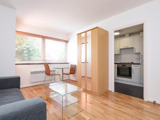apartment to rent in Sudbrooke Road, London, SW12