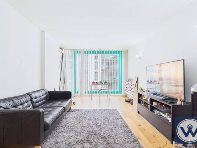 Apartment to Rent: Navigation Building, High Point Village, UB3