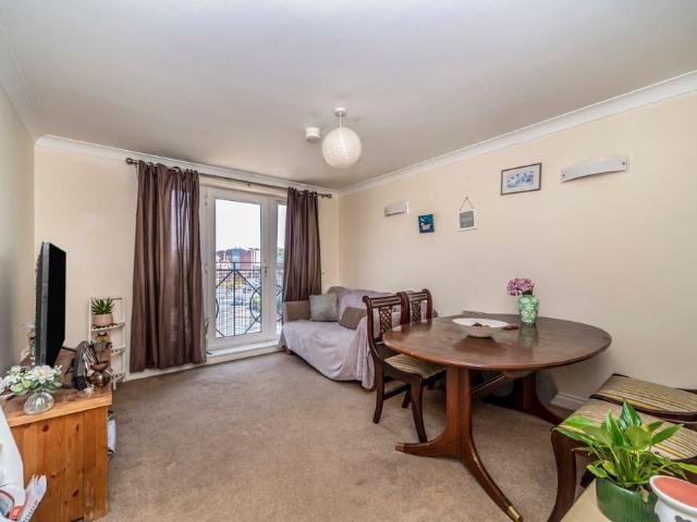 apartment to rent Palgrave Road, Bedford, Bedfordshire, MK42