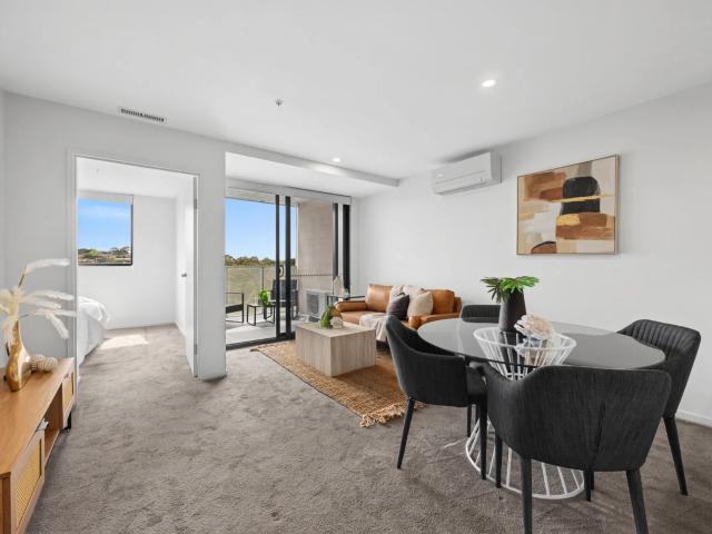 apartment Unit 405/38 Oakden Street, Greenway