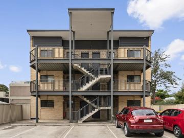 Adelaide, South Australia - Equipped kitchen