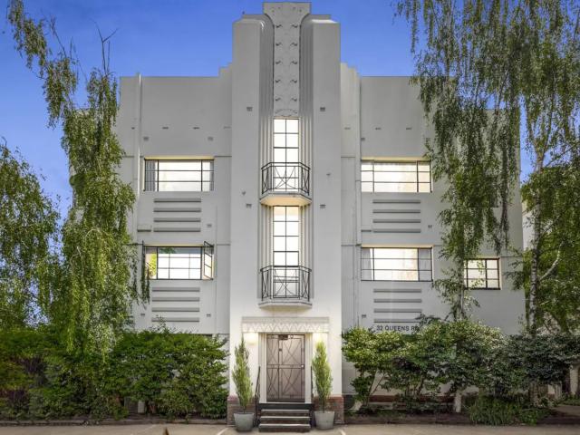 apartment Unit 38/32 Queens Road, Melbourne