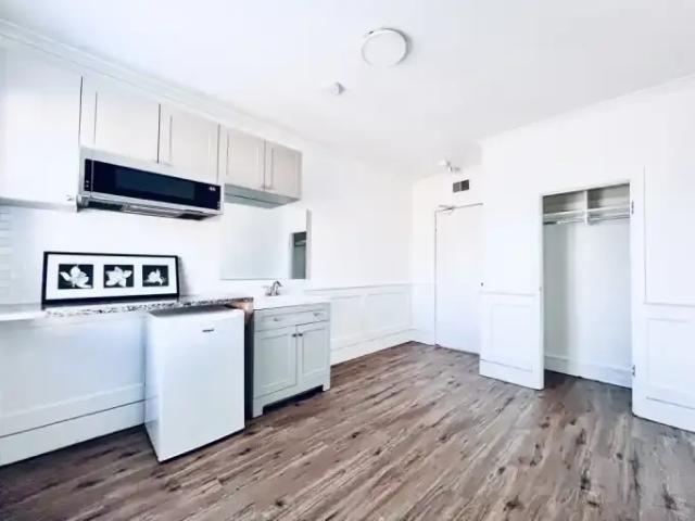 Apartment Vancouver BC 99003308