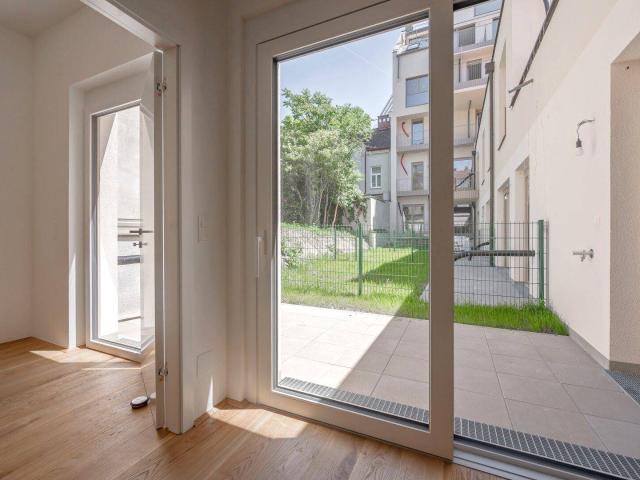 Apartment/AirBNB+ Outstanding First Occupancy Apartment with Terrace & Garden