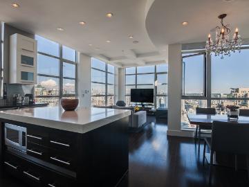 Greater Vancouver - Terrace, Parking, Equipped kitchen
