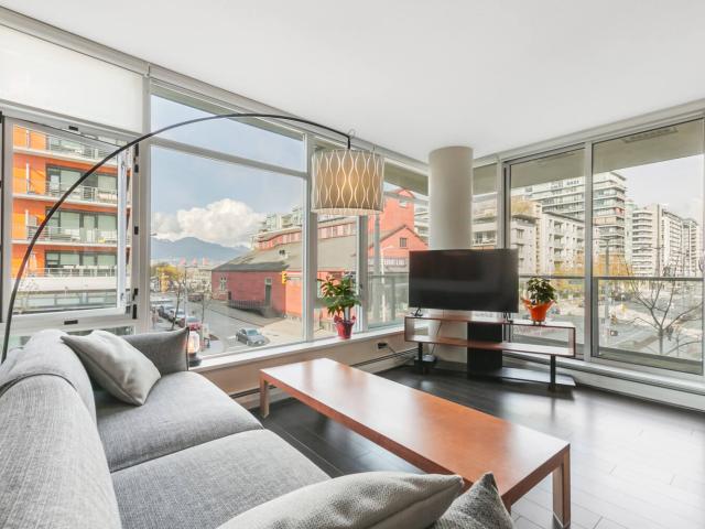 Apartment/Condo For Rent in False Creek, Vancouver West