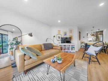 Greater Vancouver - Balcony, Parking