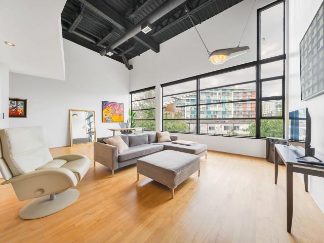 Apartment/Condo For Rent in Mount Pleasant VE, Vancouver East