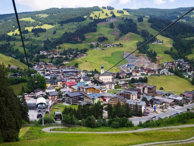 Apartmenthaus Einzigartige Ski In/Ski Out Lage in Saalbach mit Außergewöhnlichem Erweiterungs und Entwicklungspotential