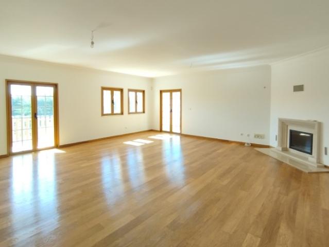 Apartmento na Quinta da Beloura em condominio co pisicna, gumnasio e campo de Tenis