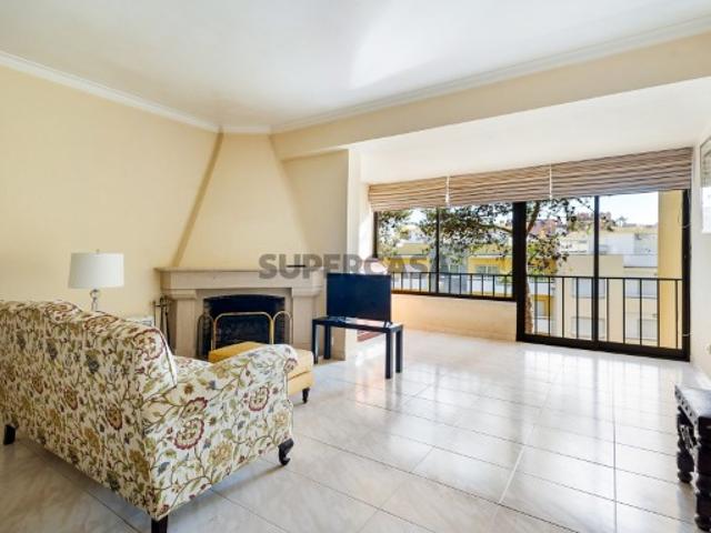 Apartmento T2 com garagem na Costa da Guia Cascais