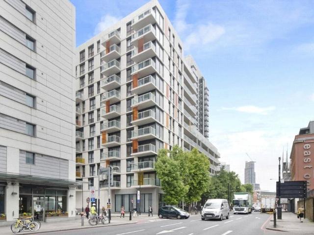 Kensington Apartments, Aldgate East. 2 bed apartment to rent £3,300 pcm £762 pw