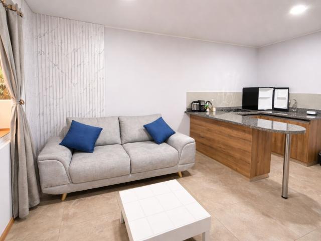 APARTAESTUDIO CALLE 61 A NORTE AVENIDA 2I 33, Brisas De Los Alamos, Cali