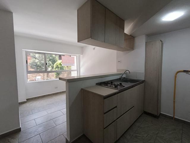 Apartaestudio En Arriendo En Barrio Cristóbal, Medellín