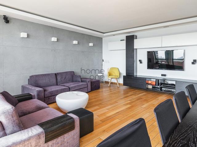 Apartament na ostatnim piętrze na Żoliborzu z 3 sypialniami
