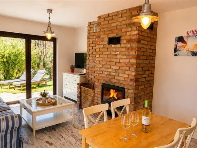 Apartament nad morzem z kominkiem i dużym ogrodem 109 m²
