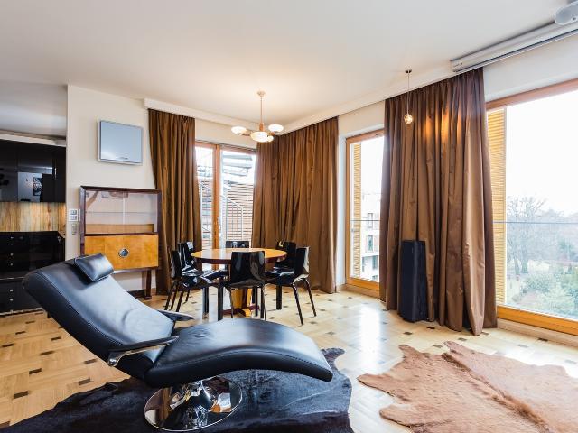 Apartament Art Deco z tarasem i ogrodem na dachu na Mokotowie