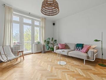 apartament w kamienicy z widokiem na park
