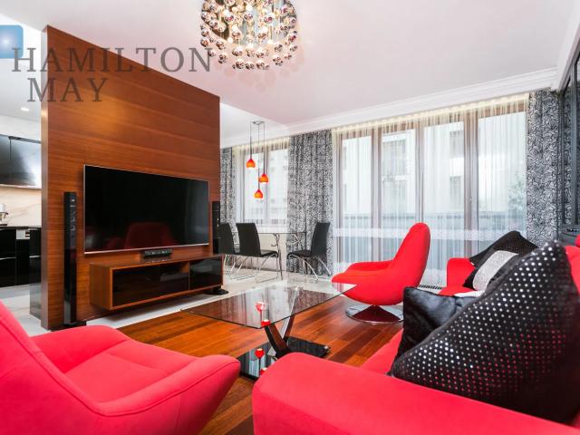 Apartament z 3 sypialniami i garażem w centrum Hamilton May
